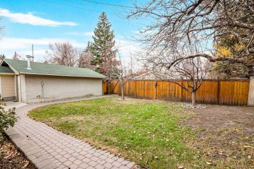 6407 Lombardy Crescent Sw, Calgary, AB - Outdoor