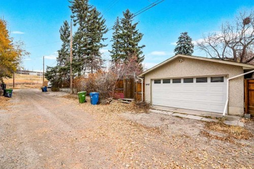 6407 Lombardy Crescent Sw, Calgary, AB - Outdoor