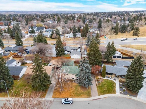 6407 Lombardy Crescent Sw, Calgary, AB - Outdoor With View