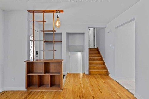 6407 Lombardy Crescent Sw, Calgary, AB - Indoor Photo Showing Other Room