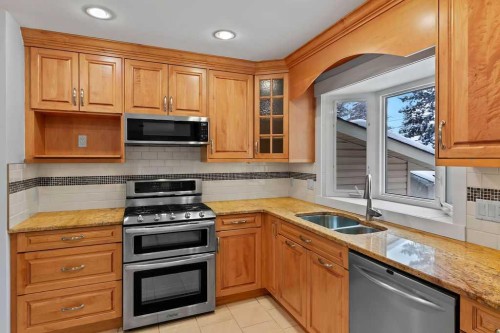 6407 Lombardy Crescent Sw, Calgary, AB - Indoor Photo Showing Kitchen With Double Sink