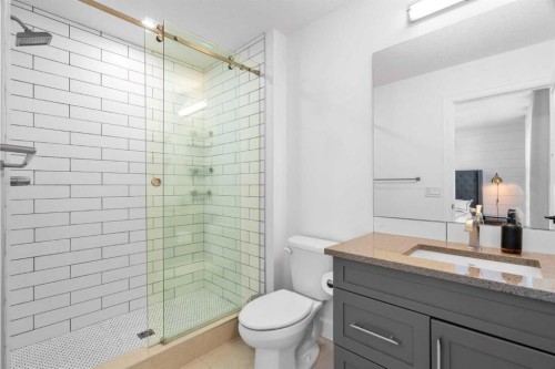 950 Mahogany Boulevard Se, Calgary, AB - Indoor Photo Showing Bathroom