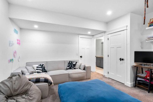 950 Mahogany Boulevard Se, Calgary, AB - Indoor Photo Showing Other Room