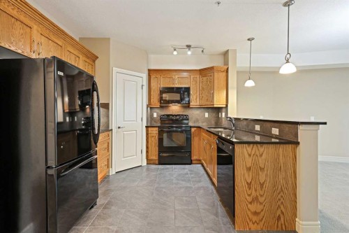 1243-2330 Fish Creek Boulevard Sw, Calgary, AB - Indoor Photo Showing Kitchen