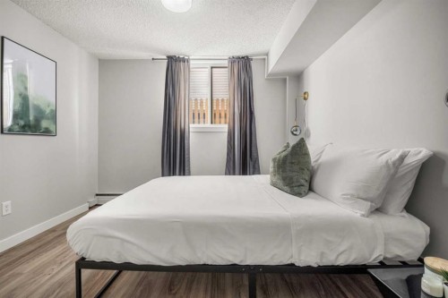 101-313 20 Avenue Sw, Calgary, AB - Indoor Photo Showing Bedroom