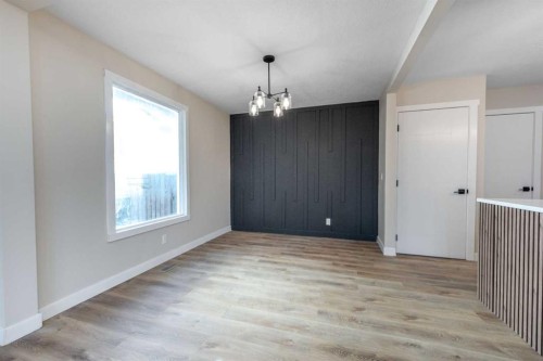 1736 41 Street Ne, Calgary, AB - Indoor Photo Showing Other Room