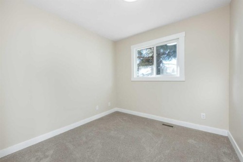 1736 41 Street Ne, Calgary, AB - Indoor Photo Showing Other Room