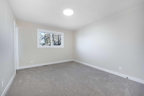 1736 41 Street Ne, Calgary, AB - Indoor Photo Showing Other Room