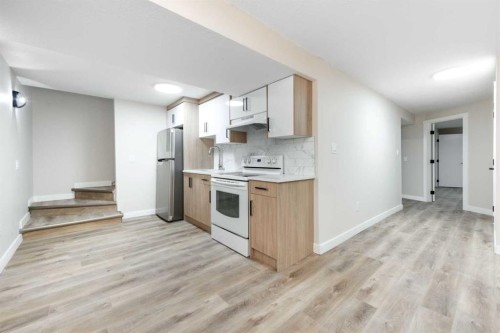 1736 41 Street Ne, Calgary, AB - Indoor Photo Showing Kitchen