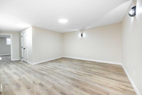 1736 41 Street Ne, Calgary, AB - Indoor Photo Showing Other Room