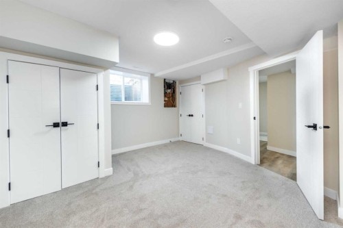 1736 41 Street Ne, Calgary, AB - Indoor Photo Showing Other Room
