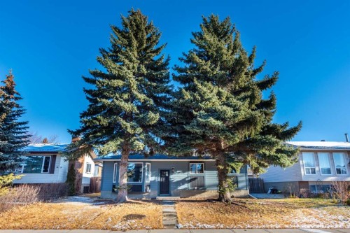 1736 41 Street Ne, Calgary, AB - Outdoor With Facade