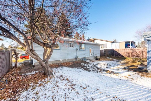 1736 41 Street Ne, Calgary, AB - Outdoor