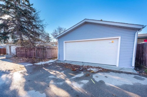 1736 41 Street Ne, Calgary, AB - Outdoor