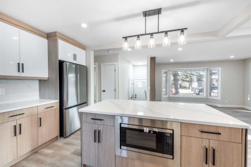 1736 41 Street Ne, Calgary, AB - Indoor Photo Showing Kitchen With Upgraded Kitchen
