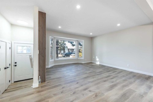 1736 41 Street Ne, Calgary, AB - Indoor Photo Showing Other Room