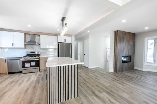1736 41 Street Ne, Calgary, AB - Indoor Photo Showing Kitchen With Upgraded Kitchen
