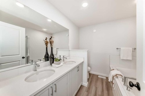 12 Starling Place Nw, Calgary, AB - Indoor Photo Showing Bathroom