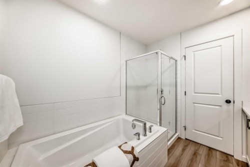 12 Starling Place Nw, Calgary, AB - Indoor Photo Showing Bathroom