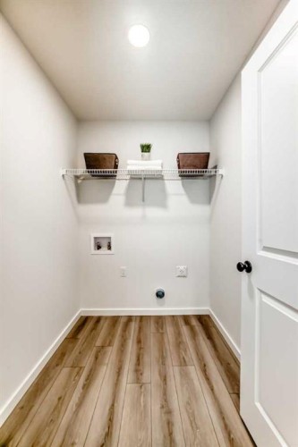 12 Starling Place Nw, Calgary, AB - Indoor Photo Showing Other Room