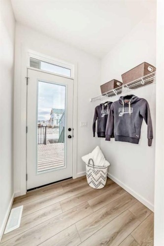 12 Starling Place Nw, Calgary, AB - Indoor Photo Showing Other Room