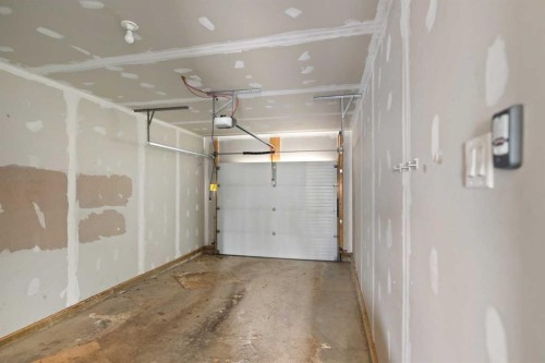 81 Copperpond Landing Se, Calgary, AB - Indoor Photo Showing Garage