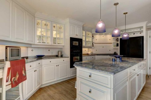 1102D-500 Eau Claire Avenue Sw, Calgary, AB - Indoor Photo Showing Kitchen