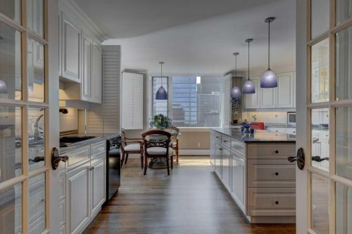 1102D-500 Eau Claire Avenue Sw, Calgary, AB - Indoor Photo Showing Kitchen With Upgraded Kitchen