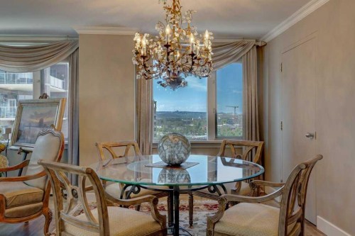 1102D-500 Eau Claire Avenue Sw, Calgary, AB - Indoor Photo Showing Dining Room
