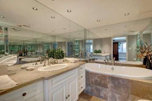 1102D-500 Eau Claire Avenue Sw, Calgary, AB - Indoor Photo Showing Bathroom