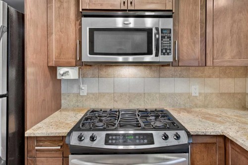 5020 Nemiskam Road Nw, Calgary, AB - Indoor Photo Showing Kitchen With Upgraded Kitchen