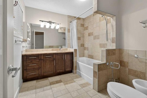 5020 Nemiskam Road Nw, Calgary, AB - Indoor Photo Showing Bathroom