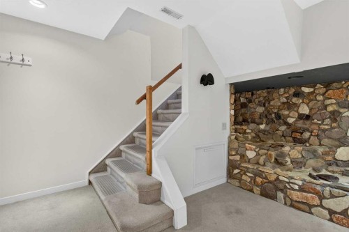 5020 Nemiskam Road Nw, Calgary, AB - Indoor Photo Showing Other Room