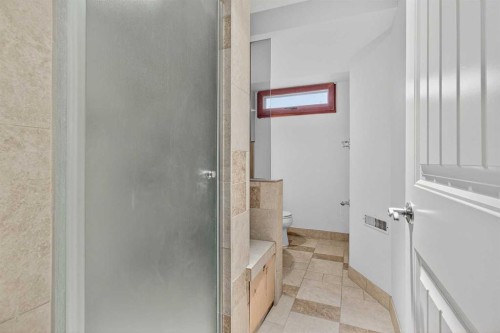 5020 Nemiskam Road Nw, Calgary, AB - Indoor Photo Showing Bathroom