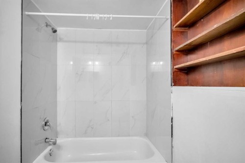 57 Martinview Crescent Ne, Calgary, AB - Indoor Photo Showing Bathroom