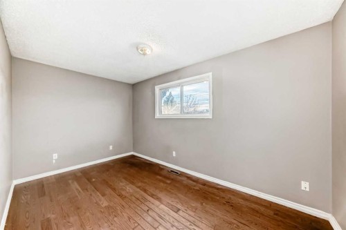 146 Dovertree Place Se, Calgary, AB - Indoor Photo Showing Other Room