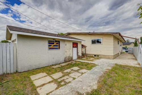 146 Dovertree Place Se, Calgary, AB - Outdoor With Exterior