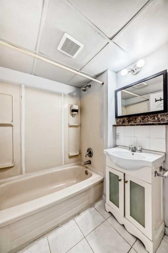 146 Dovertree Place Se, Calgary, AB - Indoor Photo Showing Bathroom