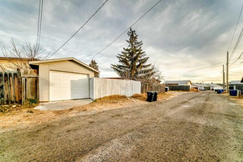 146 Dovertree Place Se, Calgary, AB - Outdoor
