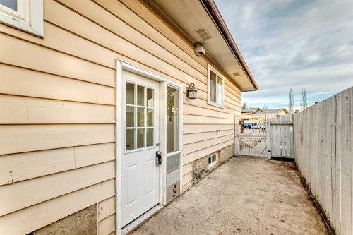 146 Dovertree Place Se, Calgary, AB - Outdoor With Exterior