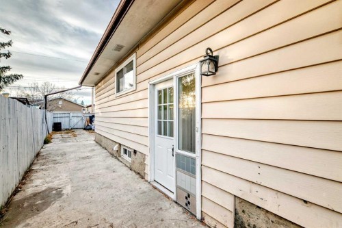 146 Dovertree Place Se, Calgary, AB - Outdoor With Exterior