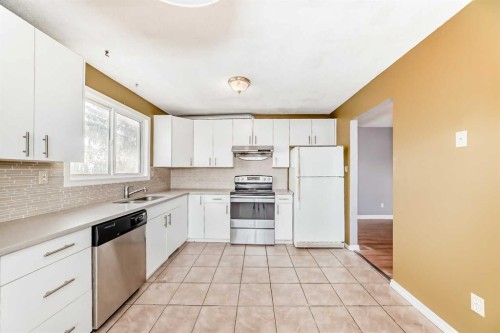 146 Dovertree Place Se, Calgary, AB - Indoor Photo Showing Kitchen