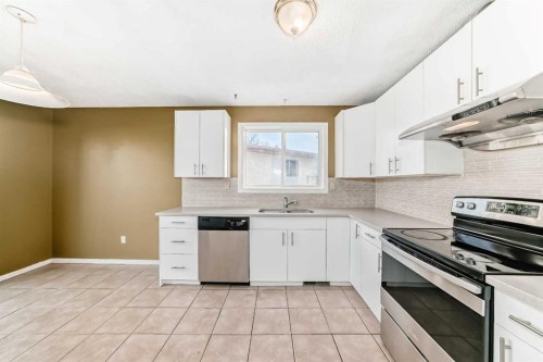 146 Dovertree Place Se, Calgary, AB - Indoor Photo Showing Kitchen