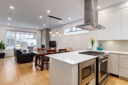 5016 17 Street Sw, Calgary, AB - Indoor Photo Showing Kitchen With Upgraded Kitchen