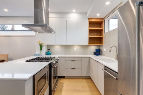 5016 17 Street Sw, Calgary, AB - Indoor Photo Showing Kitchen With Upgraded Kitchen