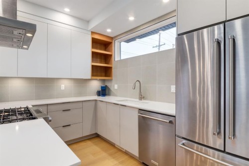 5016 17 Street Sw, Calgary, AB - Indoor Photo Showing Kitchen With Upgraded Kitchen