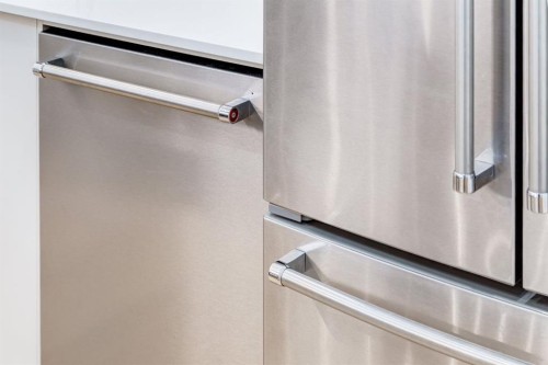 5016 17 Street Sw, Calgary, AB - Indoor Photo Showing Kitchen