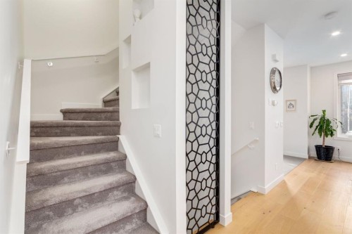 5016 17 Street Sw, Calgary, AB - Indoor Photo Showing Other Room