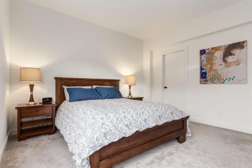 5016 17 Street Sw, Calgary, AB - Indoor Photo Showing Bedroom