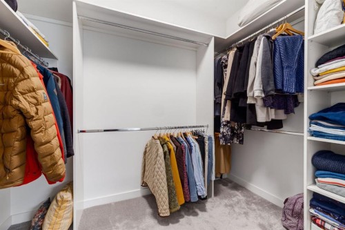 5016 17 Street Sw, Calgary, AB - Indoor With Storage